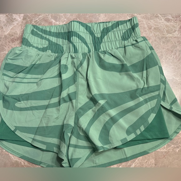 Vitality X Cosmopolitan Vista Short Green Botanical Athletic High Rise - Picture 2 of 6